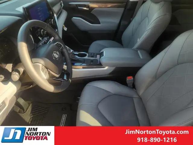 2026 Toyota Highlander Hybrid Platinum