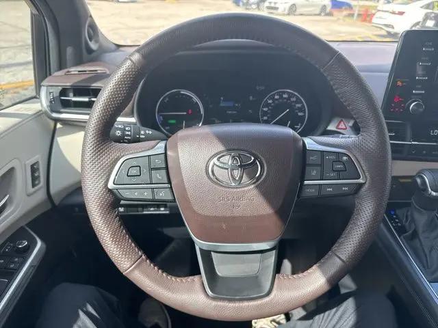 2024 Toyota Sienna Platinum