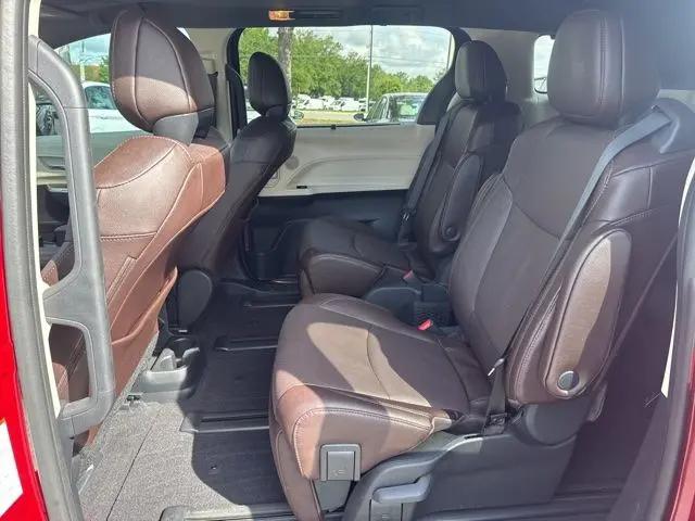 2024 Toyota Sienna Platinum