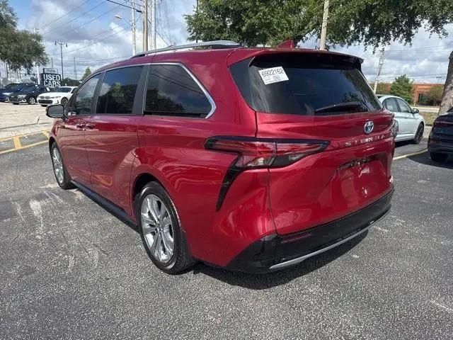2024 Toyota Sienna Platinum