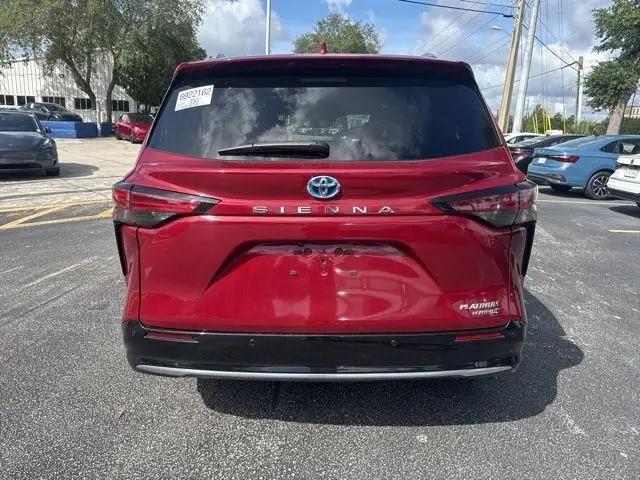 2024 Toyota Sienna Platinum