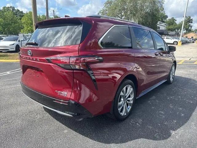 2024 Toyota Sienna Platinum