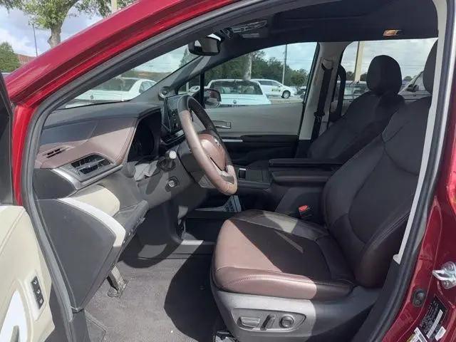 2024 Toyota Sienna Platinum