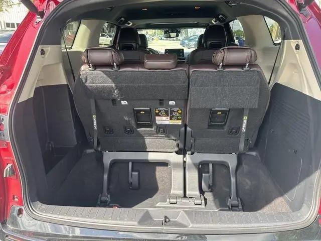 2024 Toyota Sienna Platinum