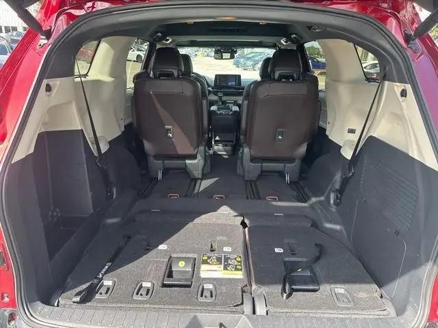 2024 Toyota Sienna Platinum