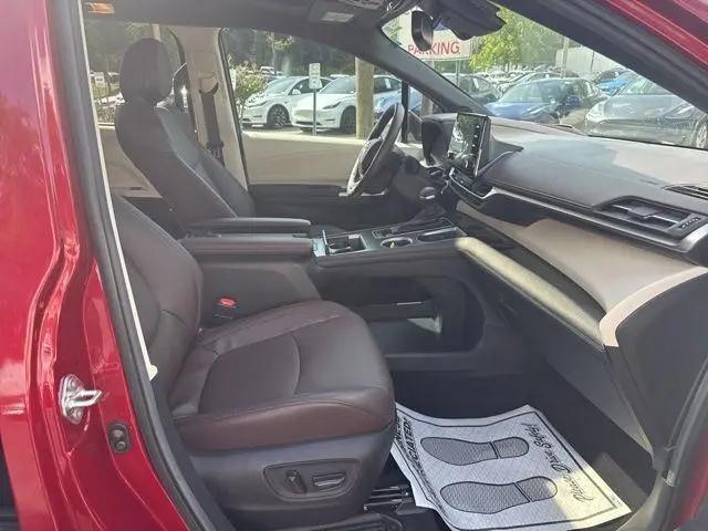 2024 Toyota Sienna Platinum