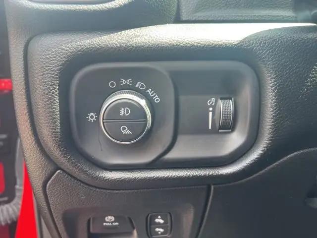 2023 Ram 1500 Big Horn Crew Cab 4x4 5'7" Box