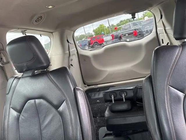 2017 Chrysler Pacifica Touring-L