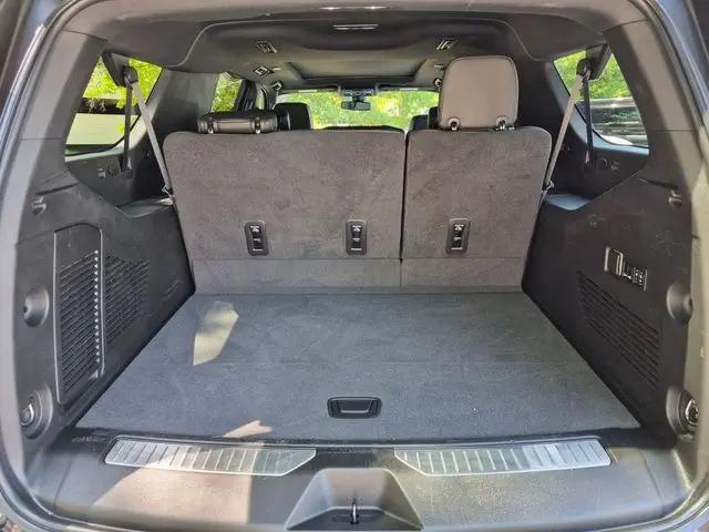2022 Chevrolet Suburban 4WD RST