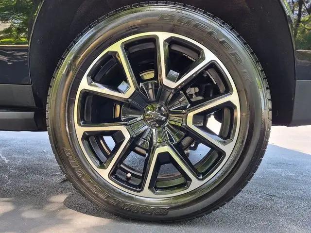 2022 Chevrolet Suburban 4WD RST