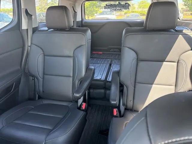 2023 GMC Acadia AWD SLT