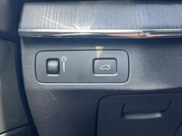 2020 Volvo XC90 T5 Momentum 7 Passenger