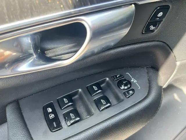 2020 Volvo XC90 T5 Momentum 7 Passenger