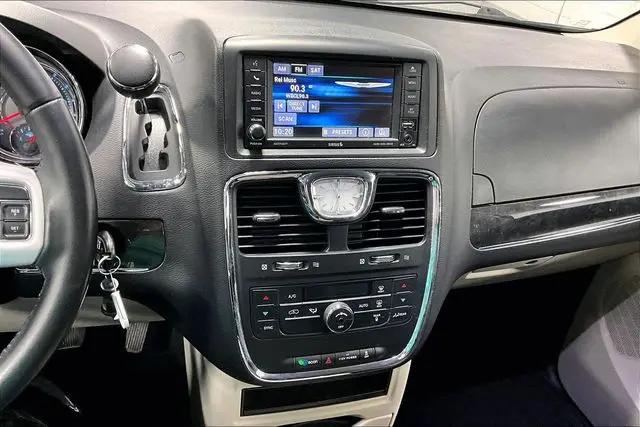 2016 Chrysler Town & Country Touring