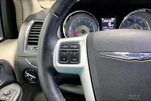 2016 Chrysler Town & Country Touring