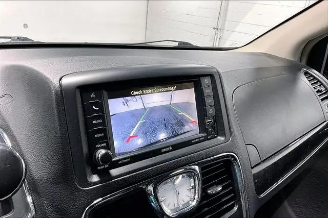 2016 Chrysler Town & Country Touring
