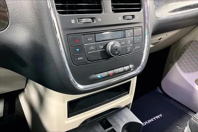 2016 Chrysler Town & Country Touring