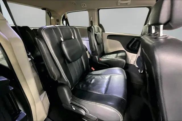 2016 Chrysler Town & Country Touring