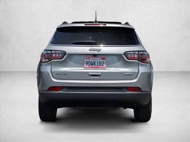2022 Jeep Compass Latitude Lux 4x4