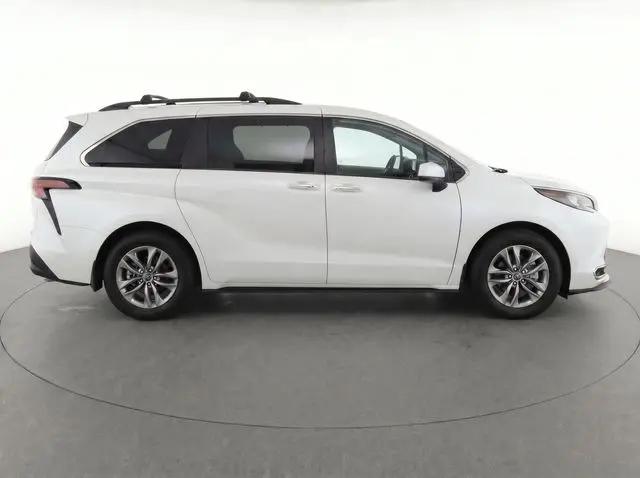 2022 Toyota Sienna XLE