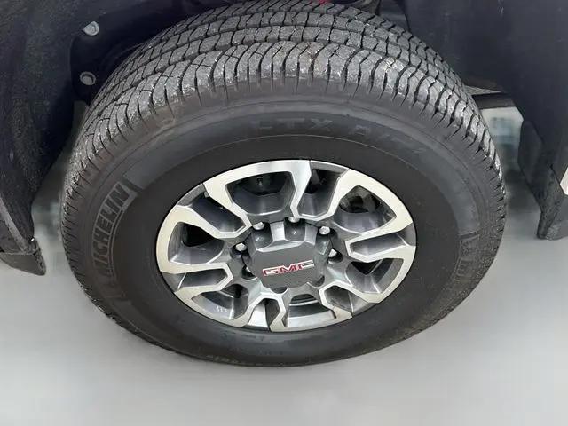 2025 GMC Sierra 2500HD 4WD Crew Cab Standard Bed SLE