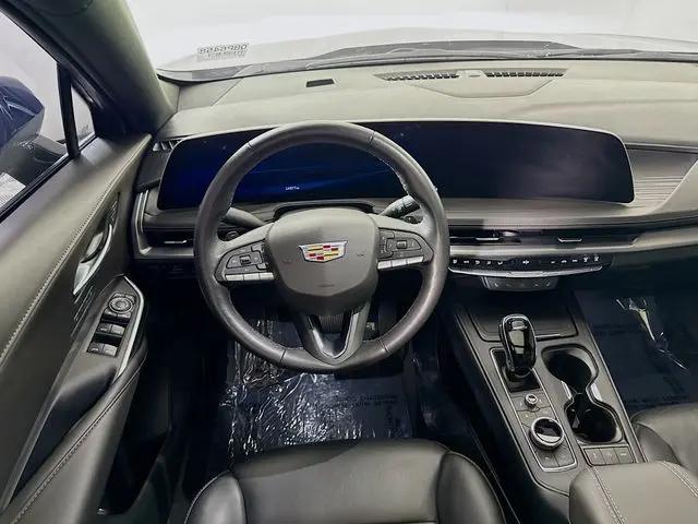 2025 Cadillac XT4 FWD Premium Luxury