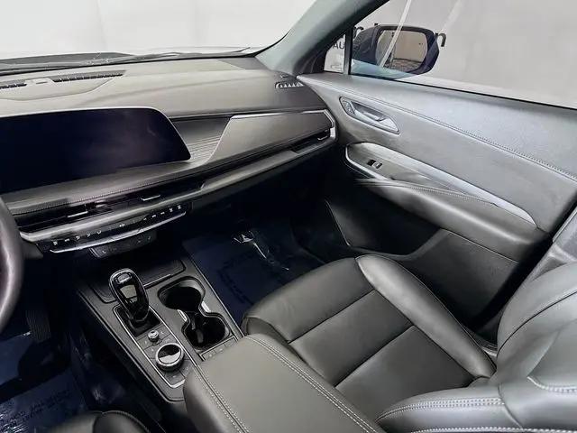2025 Cadillac XT4 FWD Premium Luxury