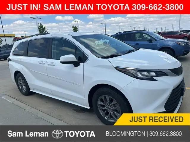 2022 Toyota Sienna LE for sale in Bloomington, IL