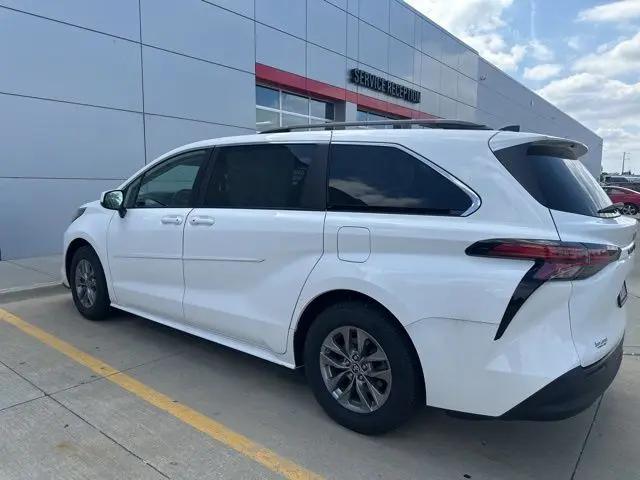 2022 Toyota Sienna LE