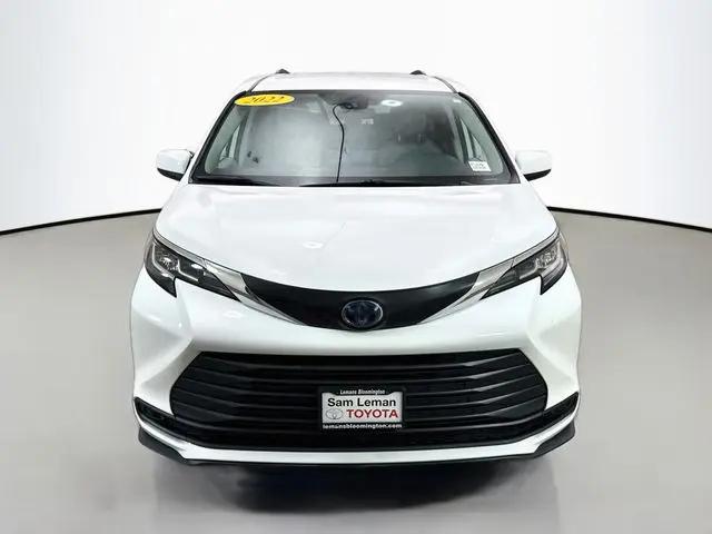2022 Toyota Sienna LE