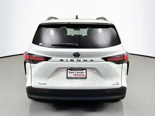 2022 Toyota Sienna LE