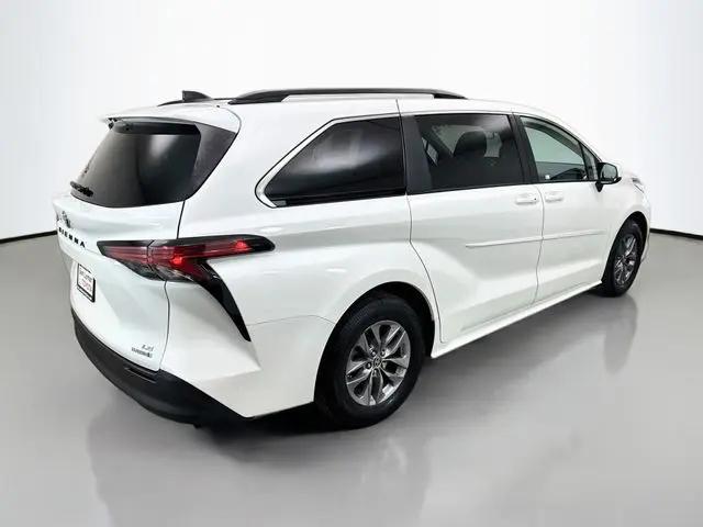 2022 Toyota Sienna LE