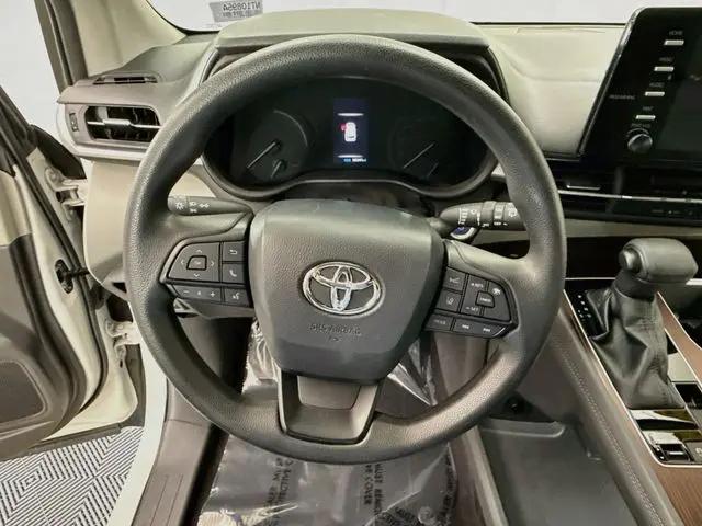 2022 Toyota Sienna LE
