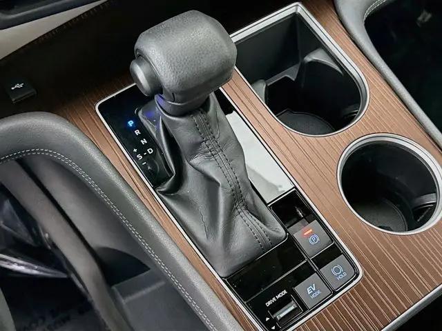 2022 Toyota Sienna LE