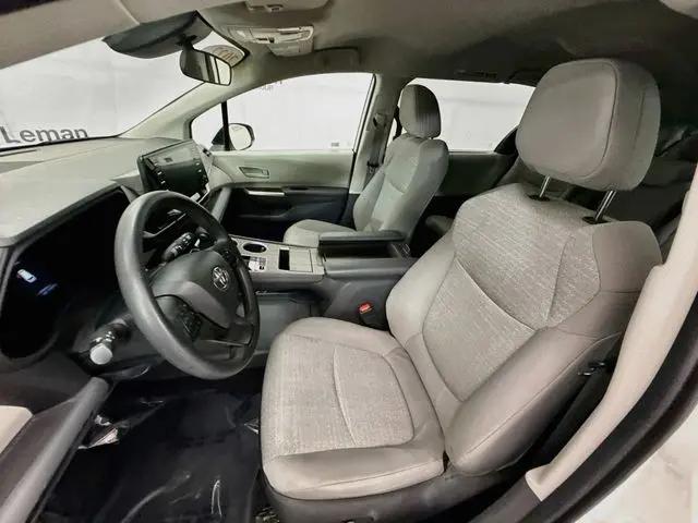 2022 Toyota Sienna LE