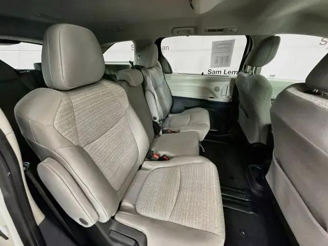 2022 Toyota Sienna LE