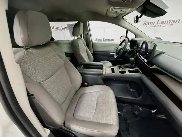 2022 Toyota Sienna LE