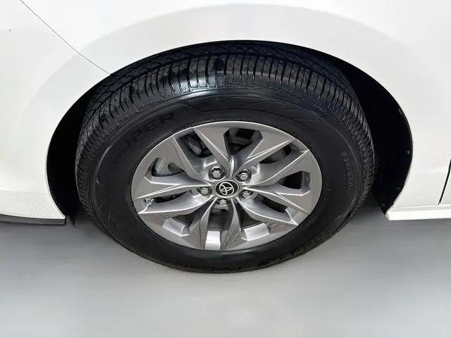 2022 Toyota Sienna LE