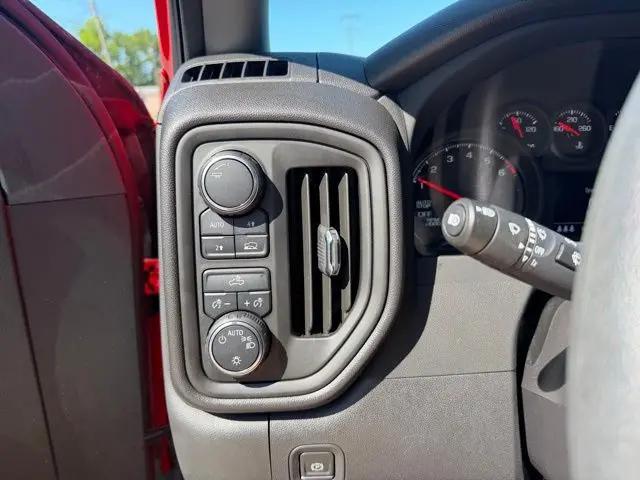 2024 Chevrolet Silverado 1500 4WD Crew Cab Short Bed Custom