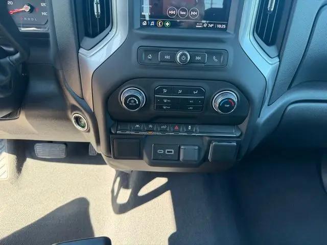 2024 Chevrolet Silverado 1500 4WD Crew Cab Short Bed Custom
