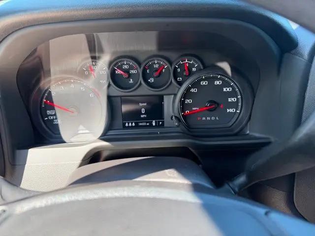 2024 Chevrolet Silverado 1500 4WD Crew Cab Short Bed Custom