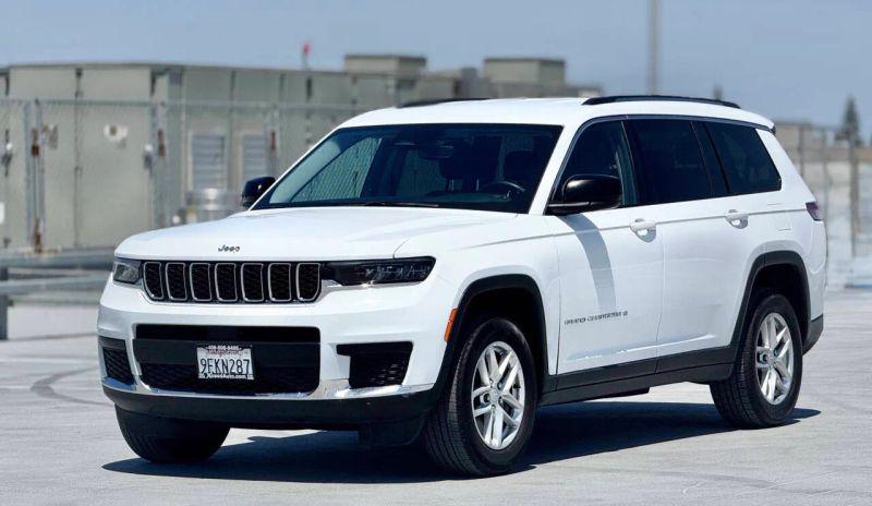 2023 Jeep Grand Cherokee L Laredo 4x2