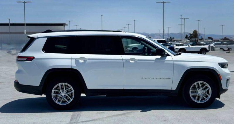 2023 Jeep Grand Cherokee L Laredo 4x2