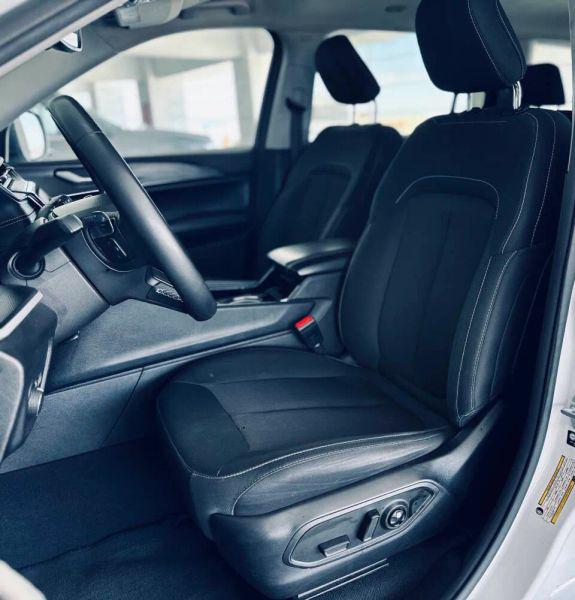 2023 Jeep Grand Cherokee L Laredo 4x2