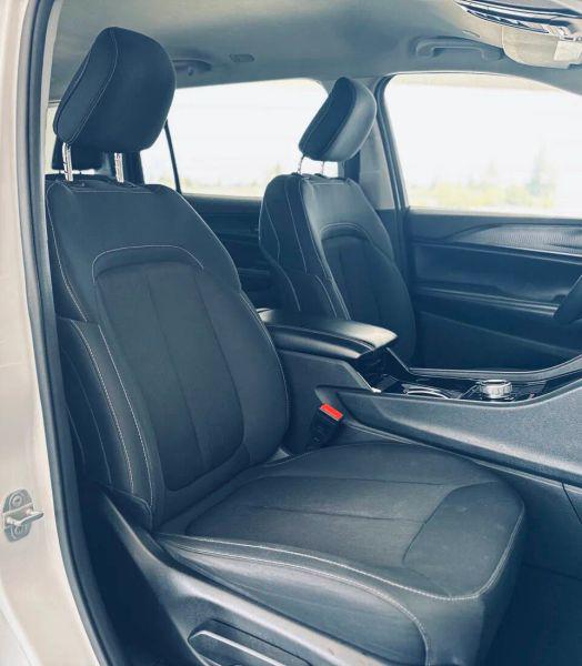 2023 Jeep Grand Cherokee L Laredo 4x2