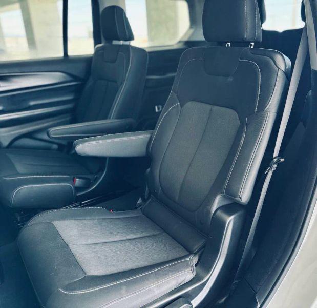 2023 Jeep Grand Cherokee L Laredo 4x2