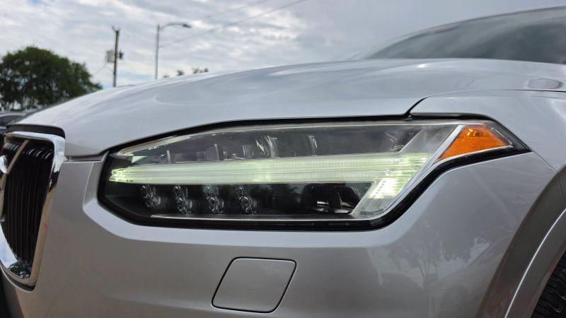 2016 Volvo XC90 T6 Momentum