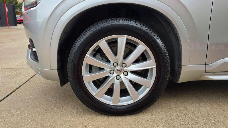 2016 Volvo XC90 T6 Momentum
