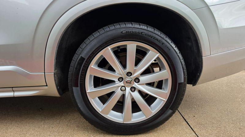 2016 Volvo XC90 T6 Momentum
