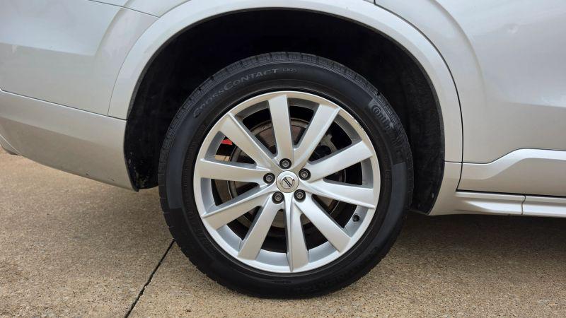 2016 Volvo XC90 T6 Momentum